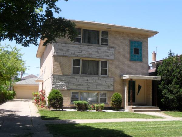 $2,590 / 3br - 1800ft2 - 3 BEDROOM, Large Rooms 1800 sq ft, Driveway (Elmwood Park, Il)63898732895619120