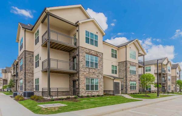 $1,641 / 3br - 1219ft2 - You'll love our 3 Bed, 2 bath! Full size washer and dryer included (Balch Springs)63796375821059124