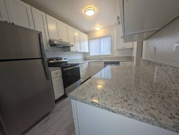 Gorgeous 2 bed / 1 bath Townhouse - Prime location in EAST GRESHAM 1