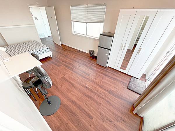 $1,200 / 1br - Newly remodeled PRIVATE 1 bedroom next to all convenience.. (south san francisco)64023717926145121