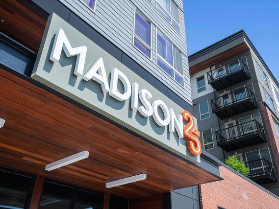 $3,250 / 2br - 1031ft2 - Exclusivo de 2 habs/2 baños con acabados de alta gama, comodidades en la azotea incluidas (Proctor District, North Tacoma, Ruston)63688531800451121