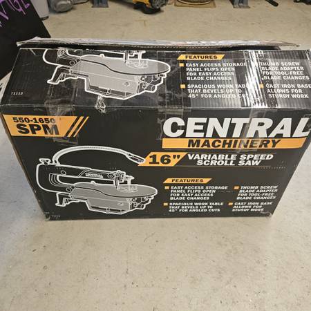Like New! 16" Variable Speed Scroll Saw with over 30 new blades 1
