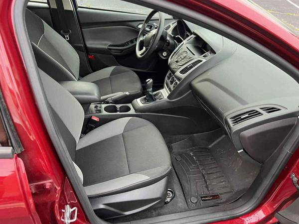 2014 Ford Focus SE  5 SPEED MANUAL - $5,95063620068097409124