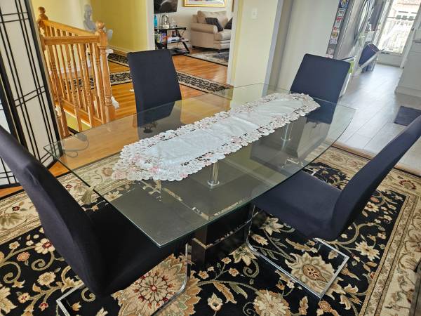 Dining room set. Reduced 1