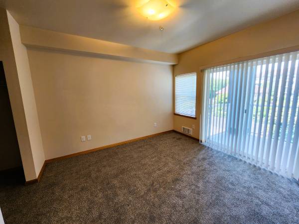 $2,100 / 2hb - 1084ft2 - 2 habitaciones, 2 baños, ascensor, garaje, almacenamiento (Bellingham)63920959181699123