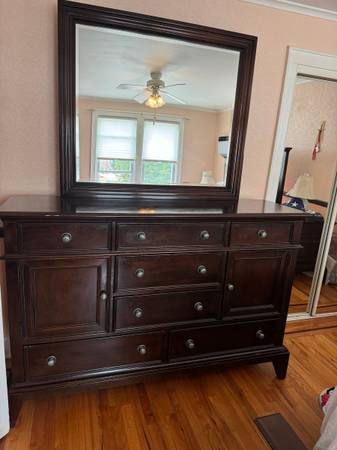 King size bedroom set. 1