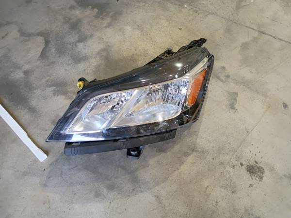 Chevy traverse headlight 1