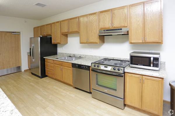 $2,005 / 2br - 1265ft2 - Bañera/Ducha, Acceso Controlado, Calefacción (7260 Guider Drive, Woodbury, MN)63868697240705121