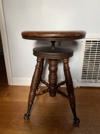 Piano stool 1