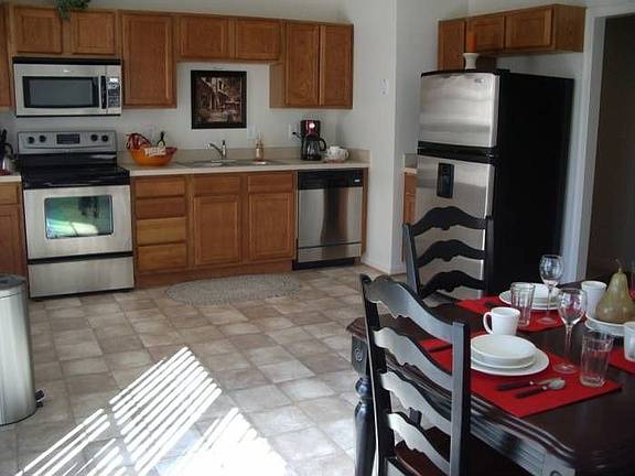 $500 / 4br - 2100ft2 - ROOMATE WANTED (Martinsburg 31 Breton Dr. Unit 51)63953076344707121