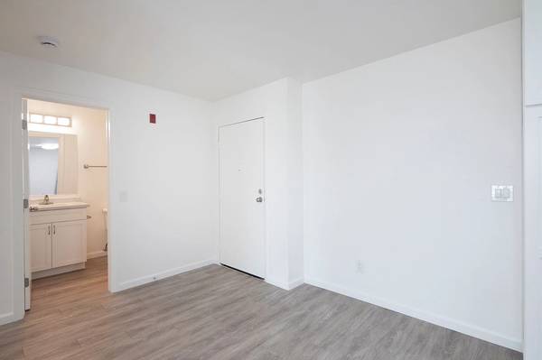 $2,995 / 2br - 965ft2 - Available 2Bd 2 Bth/ Ready To Move In Today! 2 Assigned Parking Spaces (San Diego)64037043423489123