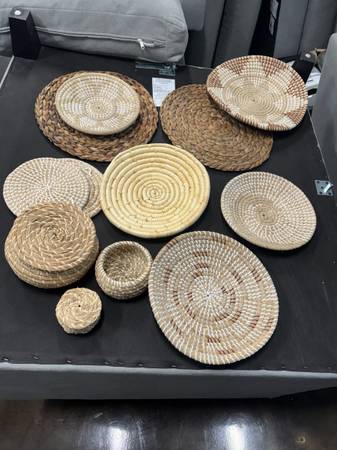Wicker wall decor baskets and wall plates 1