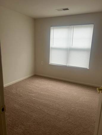 $750 / 1br - Room For Rent In Greater Landover Area (Short Term Lease Offered)63896392367618122