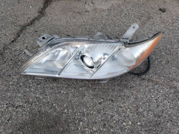 2006-2009 Toyota Camry headlight oem. 1