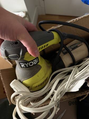 Ryobi 5" Random Orbit Sander + Sanding Discs (30) 1