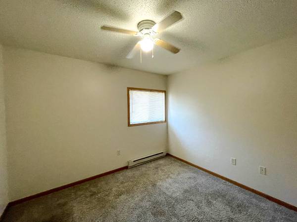 $995 / 3br - 1700ft2 - 🏡 3BR/2BA + 2-Car Garage | $995/mo | Cat Friendly | Menomonie (Menomonie, WI)63845960043139123