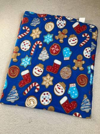 Lightweight Fleece Blanket / Throw, New 1