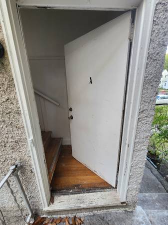 $1050.00 / 2br - Spacious Second Floor Apartment64027276067331120