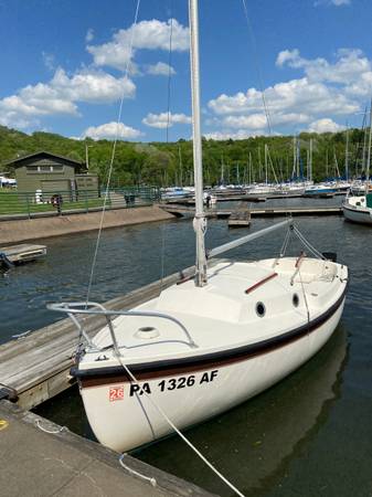 Com-Pac 16 Sailboat 1