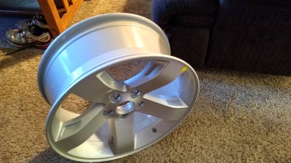 2012 Challenger wheel 1