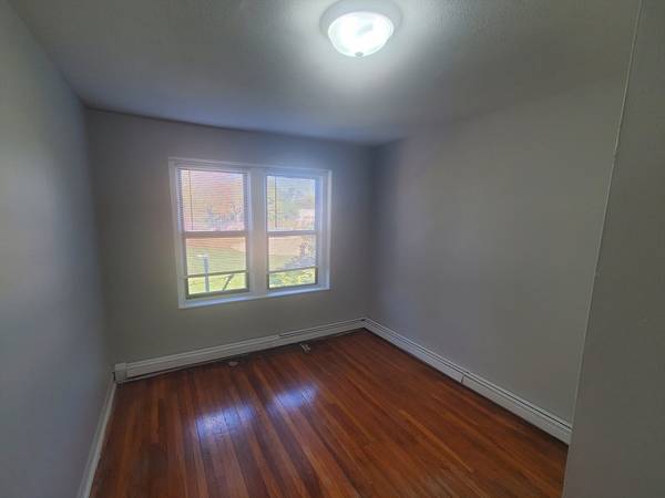 $2,500 / 2br - 800ft2 - Roxbury | Hardwood Floors | Shared Laundry | Now Available (Boston)64213548557826122