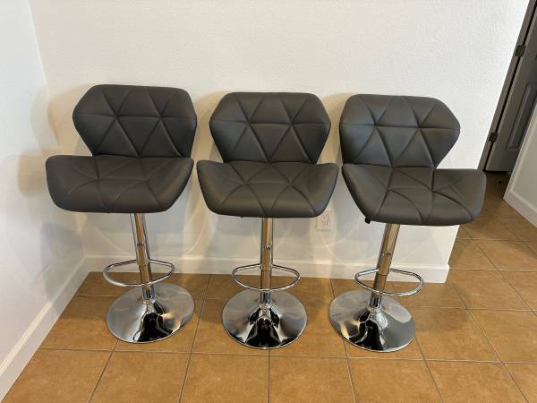 Modern Adjustable Bar Stools – Set of 3 1