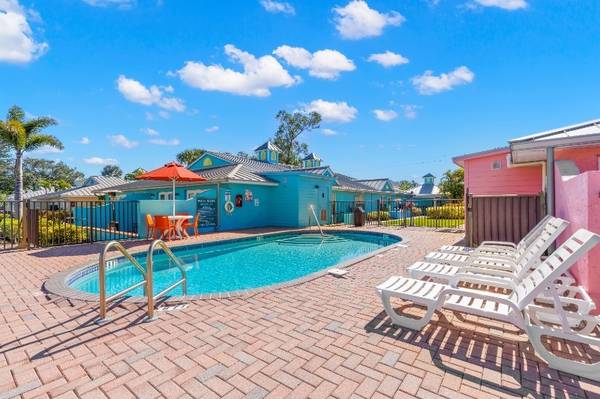 2bd 1ba, Double Sink, Breakfast Bar 1