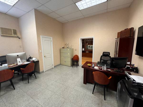 $2,700 / 500ft2 - Ground Floor Office Space - Utilities Included, Furnished (Brooklyn)63689787828611122