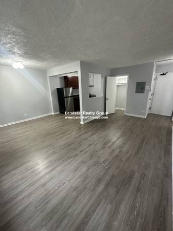 $1,250 / 1br - LAUNDRY ON-SITE!! AVAILABLE NOW (Rogers Park)64041809970178122