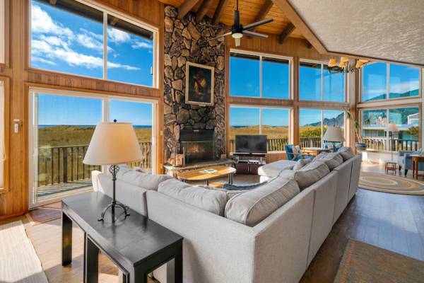 $1 / 3br - Water's Edge MCA#1427 Lodge-like Oceanfront home, stone fireplace, dogs ok. (Manzanita, OR)64218331262721124