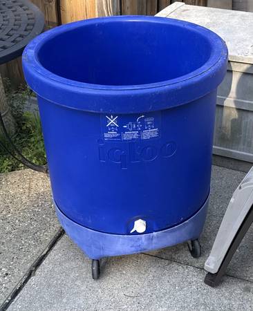 Igloo Party Barrel Roller Drink Cooler - 109 Qt 1