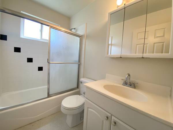 $850 / 1br - Beautiful Large Single BR unit in the heart of the Solano shopping (albany / el cerrito)63824144526081124