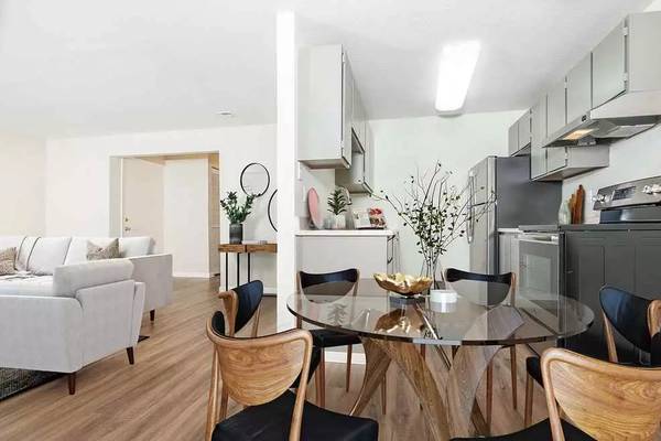 $1,916 / 2br - 925ft2 - Don't miss out! Incredible move in deal on this 1 bed 1 bath! (University Place - University Village Shopping Center)63688608243459120