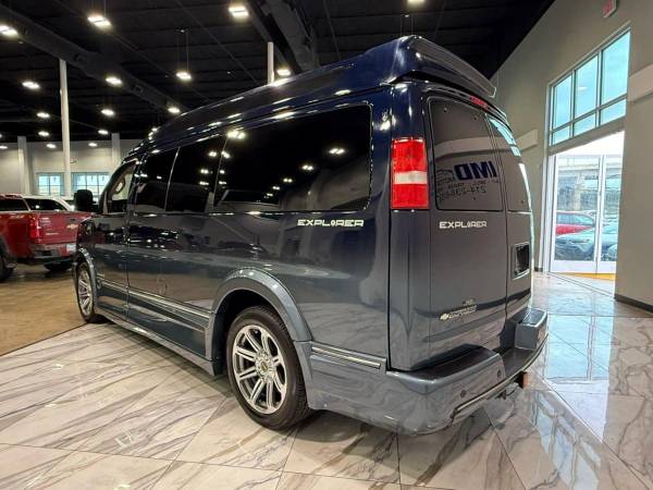 2017 Chevrolet Express - Photo 8