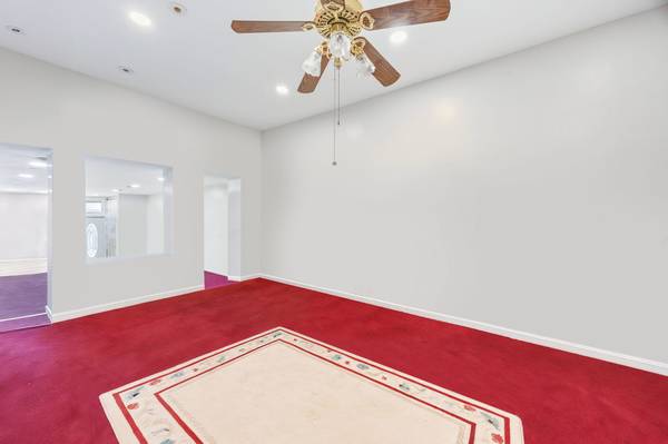 $1,549,000 / 4br - 2488ft2 - Rara vivienda unifamiliar con garaje y potencial de reurbanización en Williamsburg (Williamsburg)63862609831809124