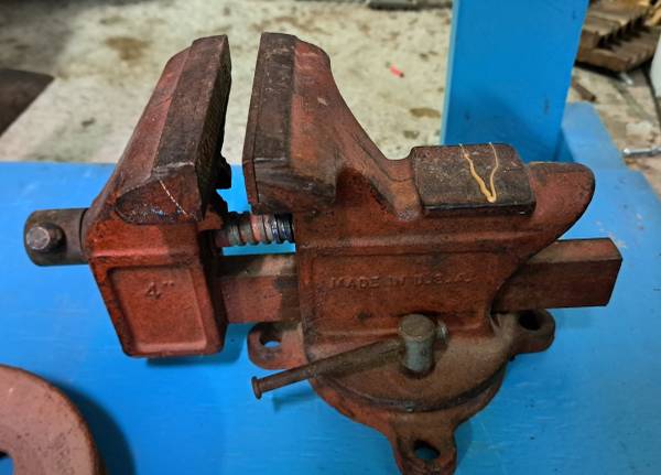 4" Very Solid Bench Vice 1