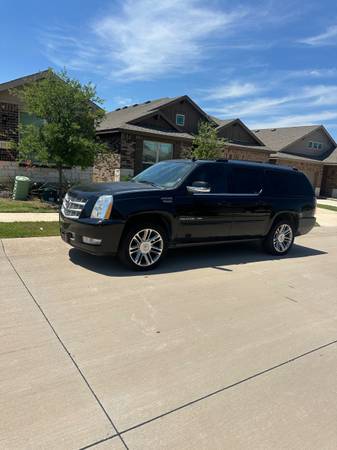 2014 Cadillac Escalade ESV - $10,500 (Carrollton)63488677968897122
