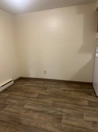 $875 / 2br - ASAP-big closets-parking-outside area-washer/dryer already in building (Middlebranch)63661042143107123