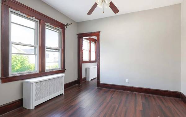 $1,200 / 2br - ¡Hogar recién renovado de 2 habitaciones y 1 baño en alquiler! (Fords, NJ)63676380959747124