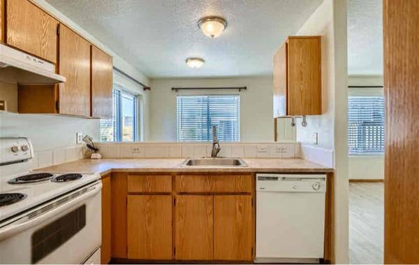 $1650.00 / 2br - 784ft2 - 2-Story, Light-Filled 2-Bed Duplex, In-Unit W/D, Quiet, Vaulted Ceilin63999315497475123