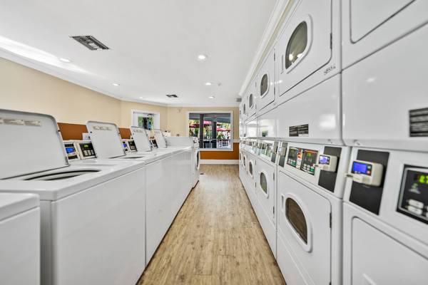 $1,199 / 450ft2 - Studio/1B, On-Site Laundry Facility, Patio or Balcony (move in by 10/11/25 get November free)63976137358979121