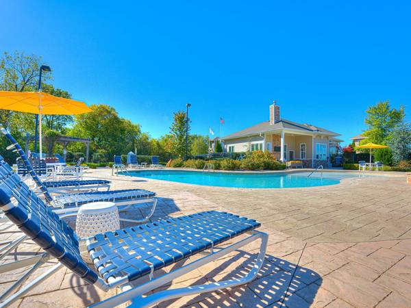$1,105 / 1br - 821ft2 - Crown Molding, Resort-Style Pool with Wading Area, 1 Bed (Tulsa, New Tulsa, Broken Arrow, Owasso, Jenks, Claremore)63981980852866124