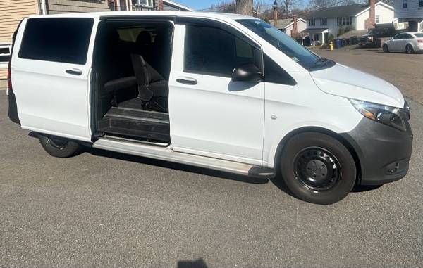 Need a ride to and from the Airport, or anywhere else ? 6 passenger 2023 van (Salem)64141786034177123