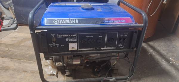 Generator. Like new. Pull and electric start yamaha model ef6600de 1