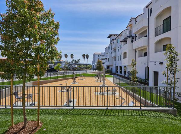 $2,569 / 2br - 971ft2 - On-Site Maintenance, Microwave, Library (2615 E Date Palm, Ontario, CA)64028082479873122