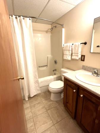 $1,500 / 2br - 0800ft2 - Downstairs 2 Bedroom Apartment Available 11/1/25 (Bristol, VT)63976979333378123