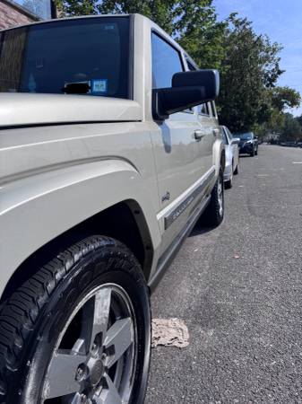 2006 Jeep Commander 65th anniversary - $2,500 (Forest Hills)63441360591747124