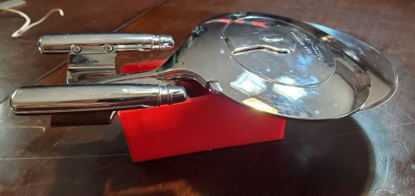 Rare version 2013 CBS Studios Star Trek USS Enterprise Pizza Slicer 1