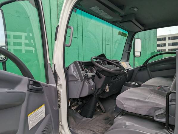 2018 Isuzu NPR HD 16FT - Photo 12