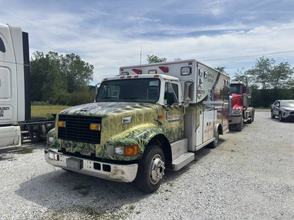 1999 International Diesel Mobile Service Truck / Ambulance - John Deer 1